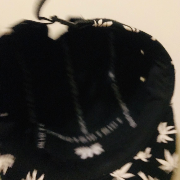 Snapback hat - Picture 3 of 4